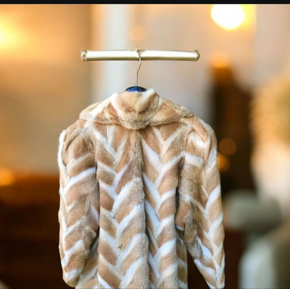 Cute ShortHair Fox Fur Jacket Wide UpperArms